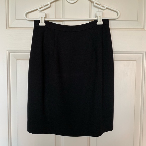 Madrigano Two-Piece Suit - Picture 5 of 5